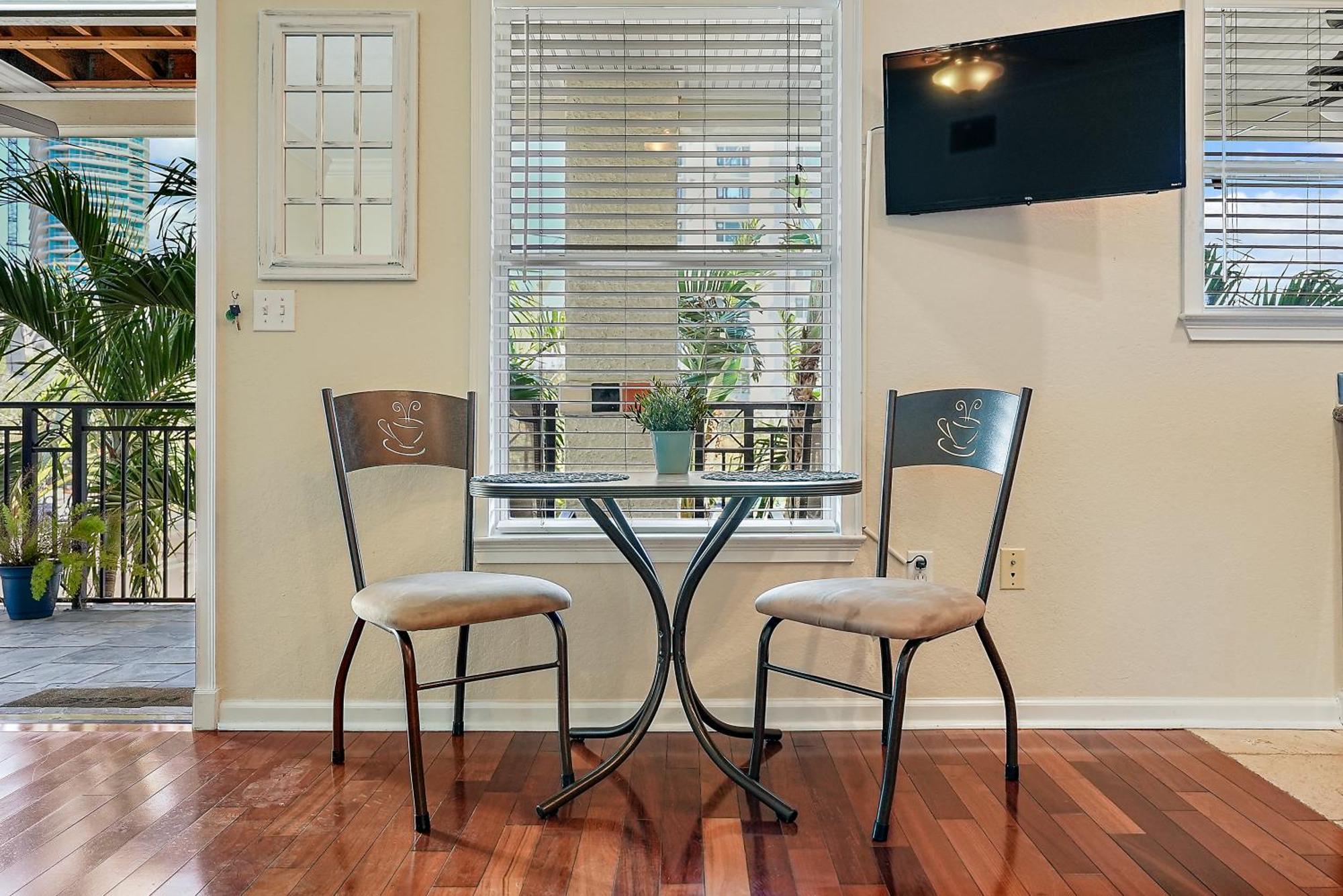 Wine-Dine-Sunshine Cozy Flat In The Heart Of Dtsp Villa เซนต์ปีเตอร์สเบิร์ก ภายนอก รูปภาพ