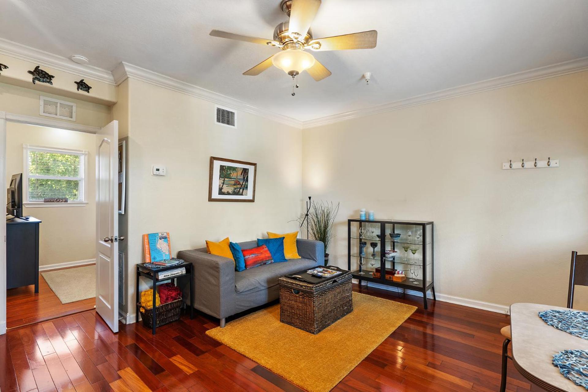 Wine-Dine-Sunshine Cozy Flat In The Heart Of Dtsp Villa เซนต์ปีเตอร์สเบิร์ก ภายนอก รูปภาพ