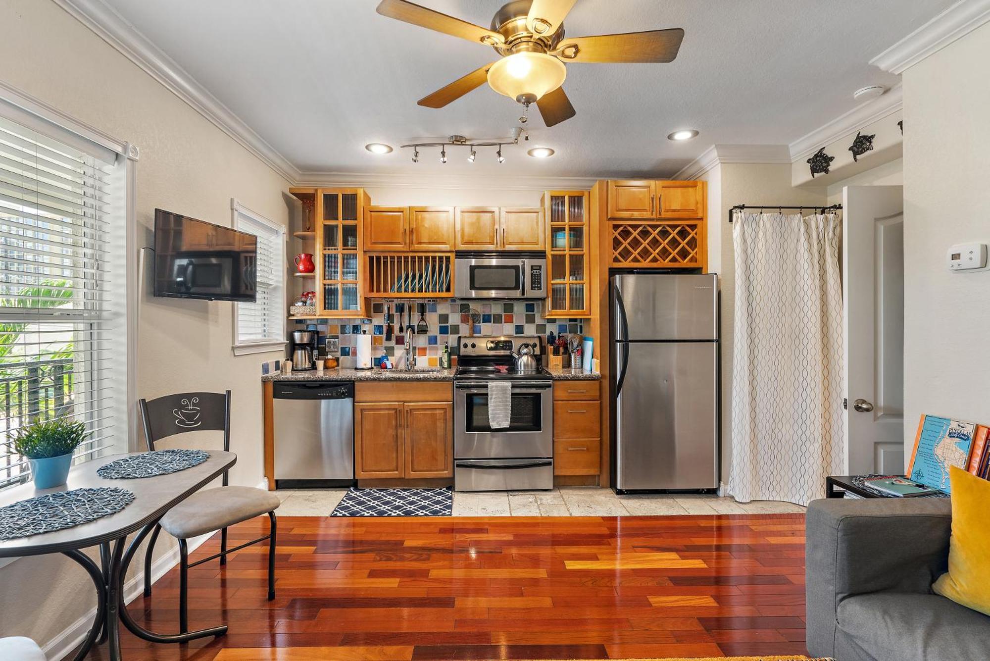 Wine-Dine-Sunshine Cozy Flat In The Heart Of Dtsp Villa เซนต์ปีเตอร์สเบิร์ก ภายนอก รูปภาพ